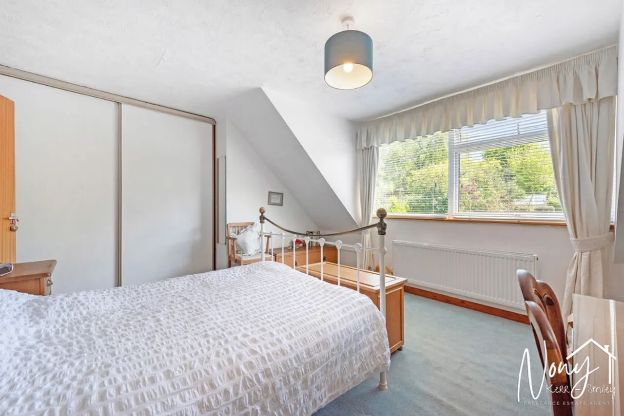 Hazeley Road, Twyford, SO21, photo 17