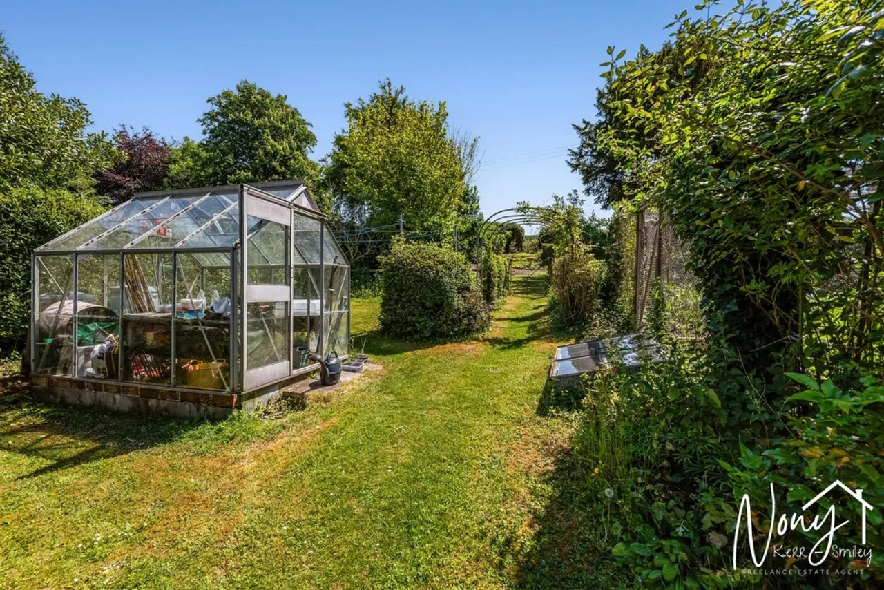 Hazeley Road, Twyford, SO21, photo 29