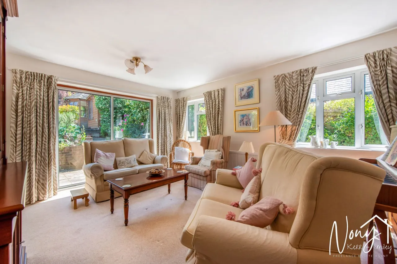 Hazeley Road, Twyford, SO21, photo 11