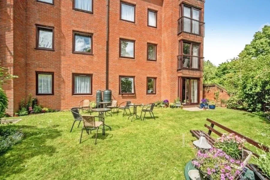Warwick Avenue, Bedford, MK40, photo 12