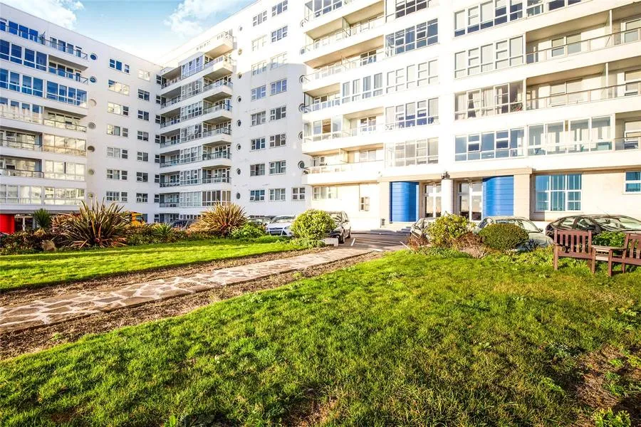 1 bed flat for sale, Marine Drive, Brighton, BN2