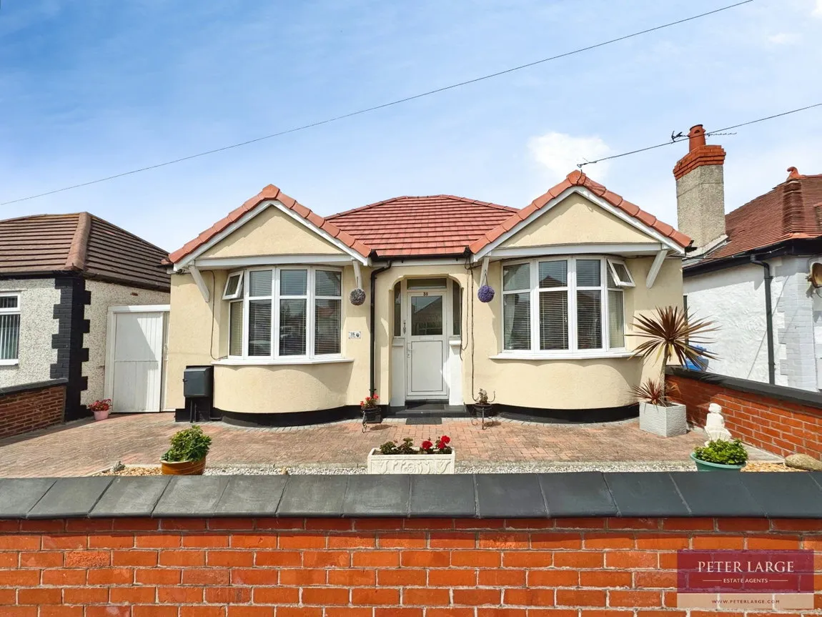 2 bed house for sale — Regent Road, Rhyl, Denbighshire, LL18 4BA
