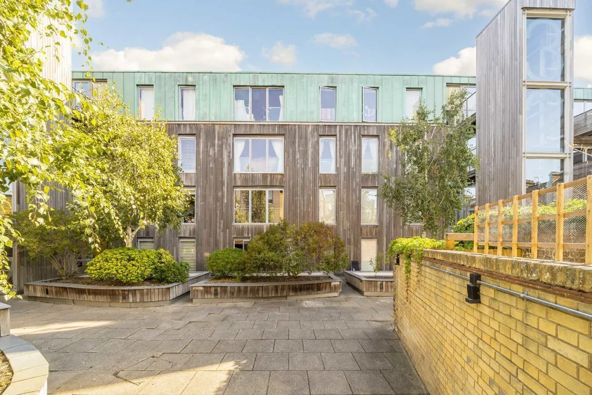 2 bed property to rent, Balham Grove, SW12