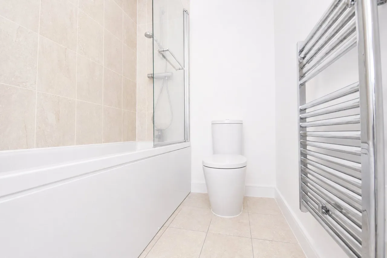 Wallis Square, Farnborough, Hampshire, GU14 7GQ, photo 8
