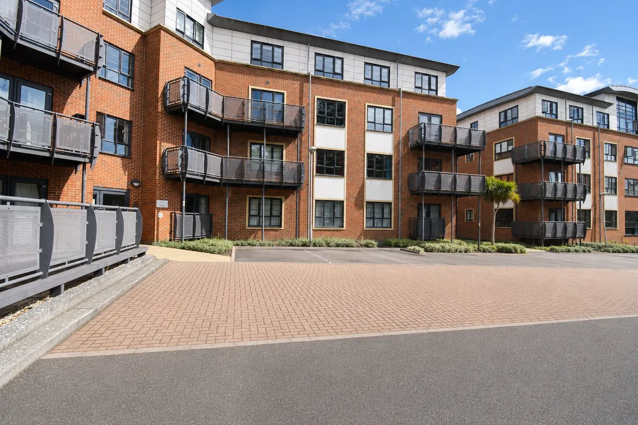 1 bed flat to rent — Wallis Square, Farnborough, Hampshire, GU14 7GQ