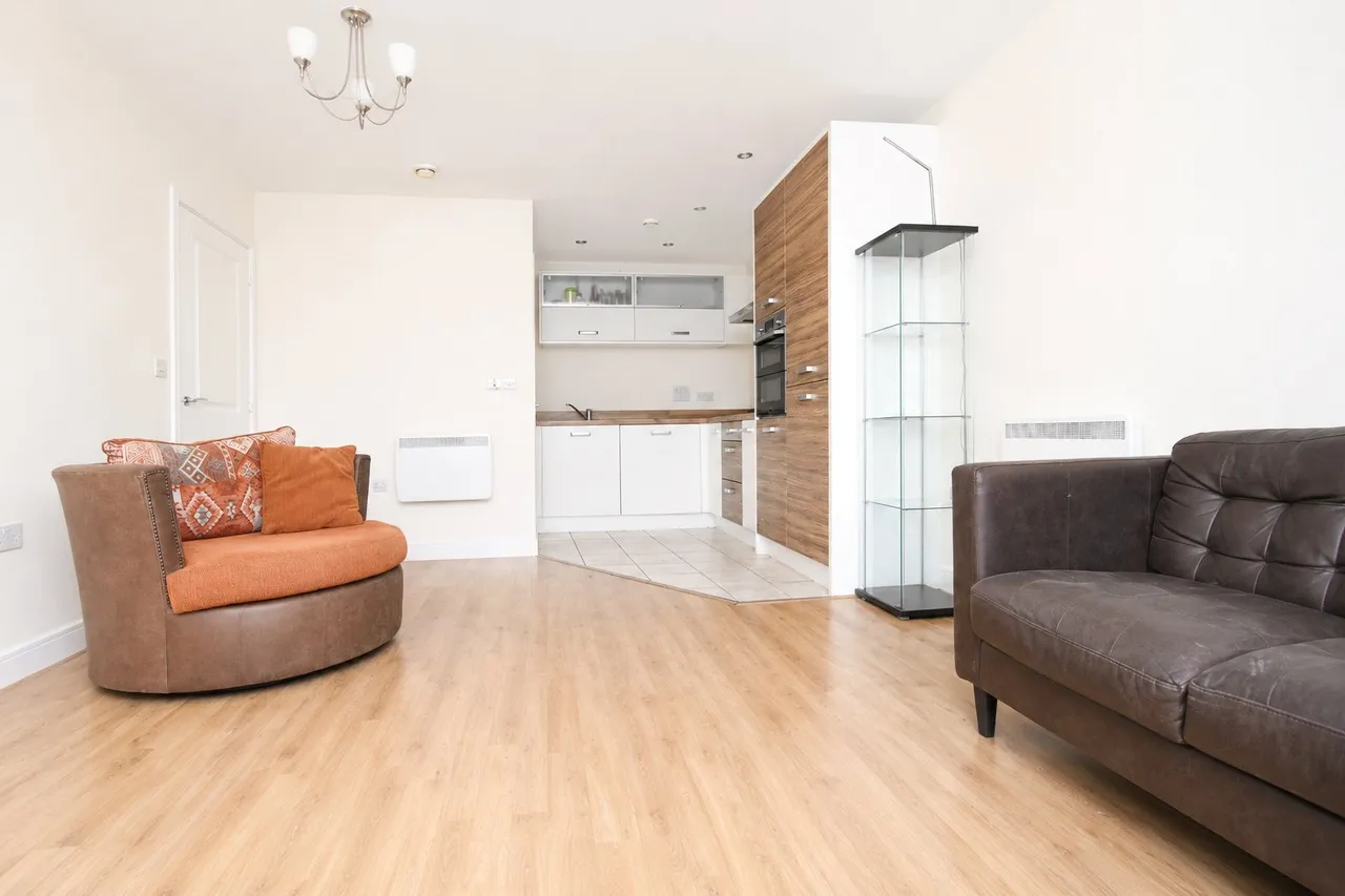 Wallis Square, Farnborough, Hampshire, GU14 7GQ, photo 3