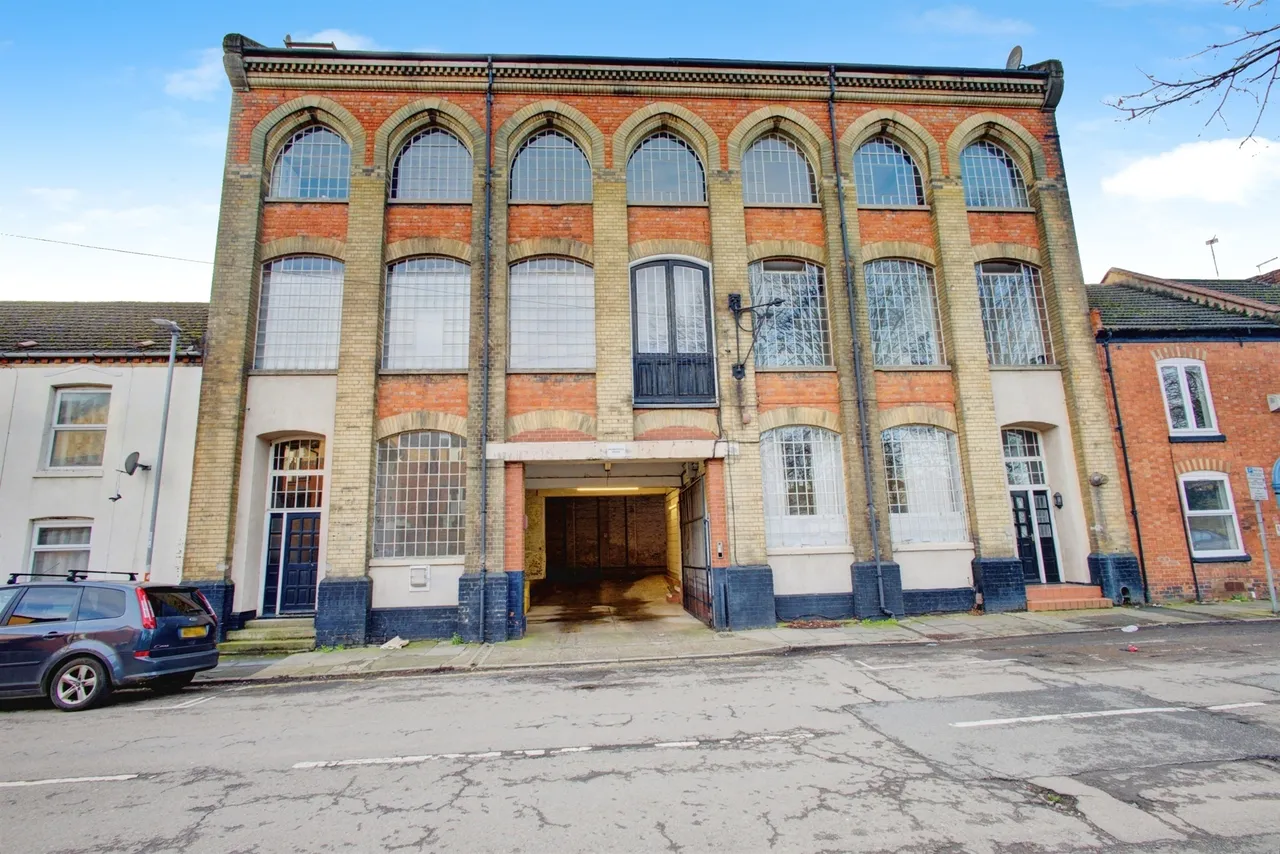 2 bed flat for sale — Palmerston Road, Northampton