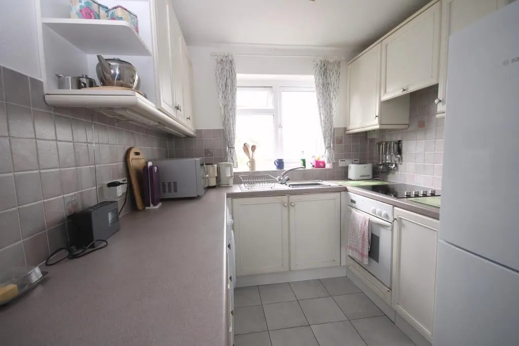 Bridge Street, Leatherhead, KT22, photo 4