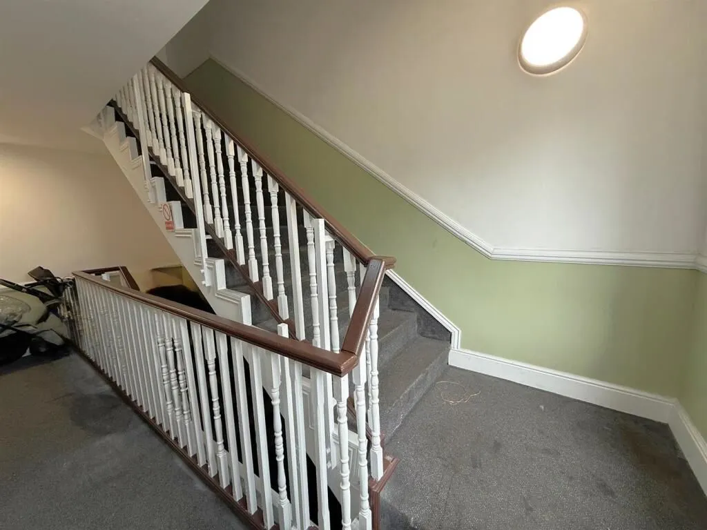 Comer Crescent, Southall, UB2, photo 8