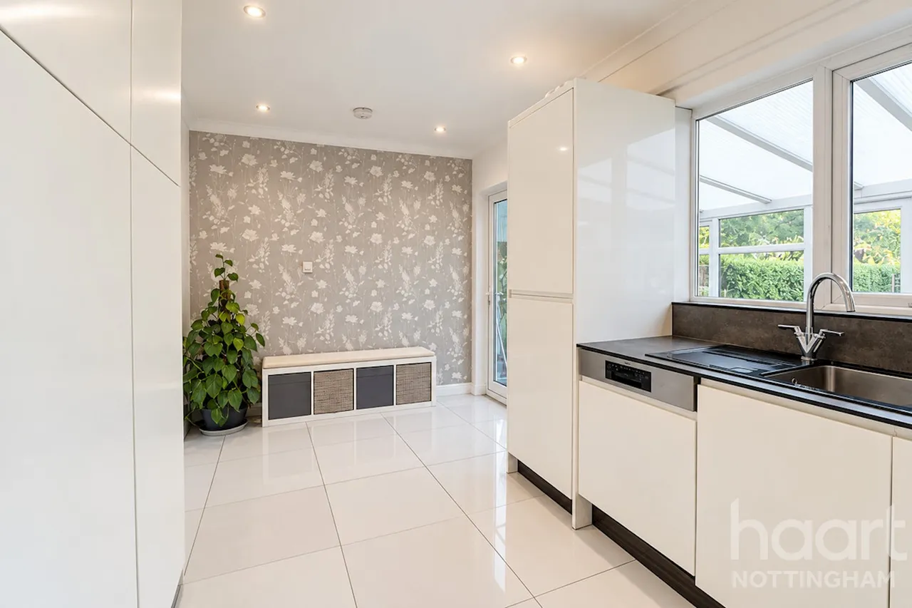 Manton Crescent, NG9, photo 5