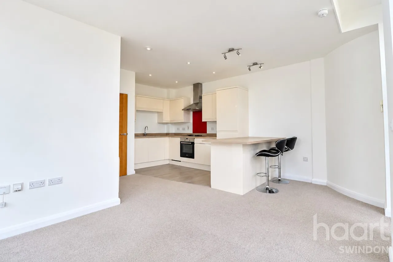 Bentham Close, Swindon, SN5, photo 12