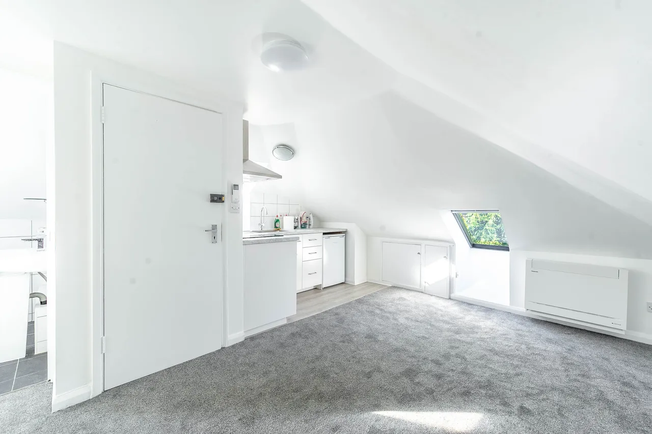 1 bed flat to rent — 23c Devonshire Road, Pinner