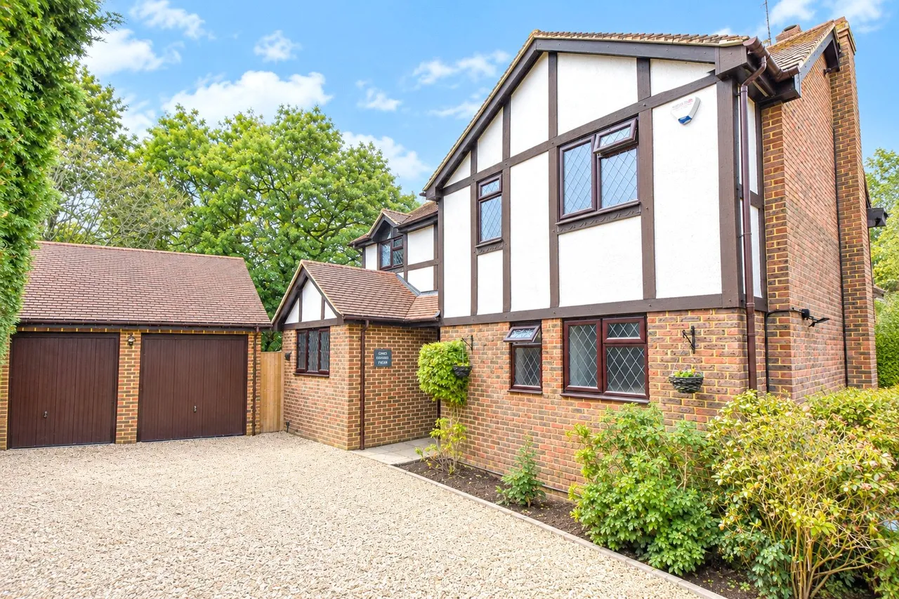 4 bed house for sale, Ferrell Field, Hook, RG27