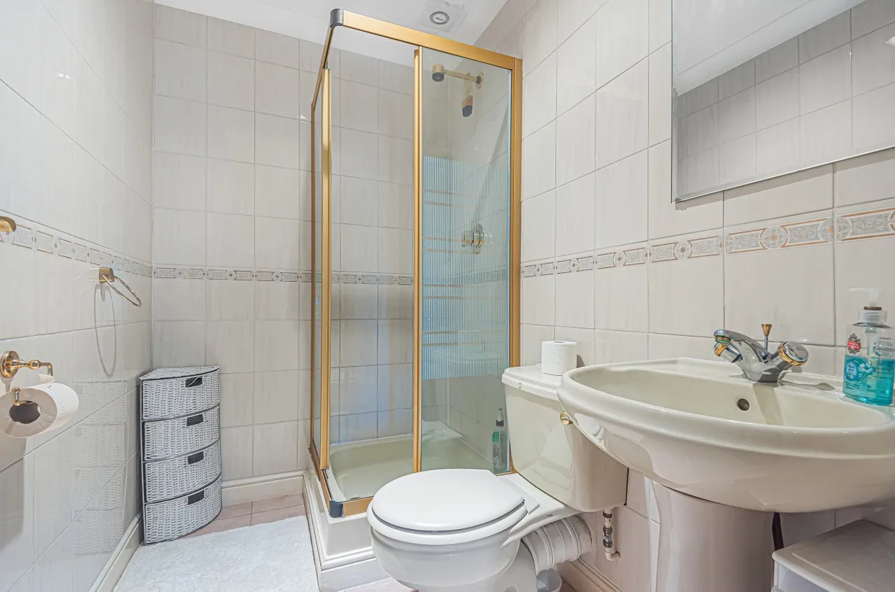 Frensham Road, Farnham, GU9, photo 6