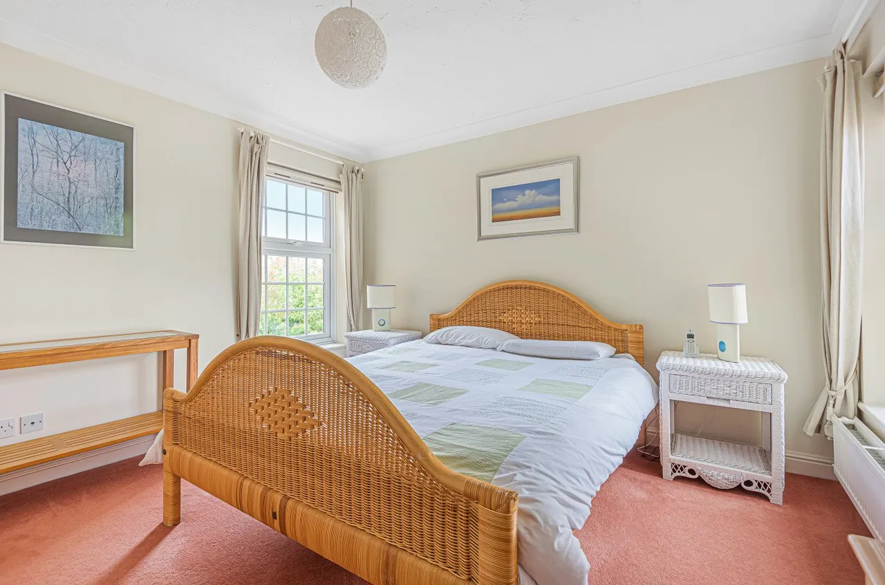 Frensham Road, Farnham, GU9, photo 4