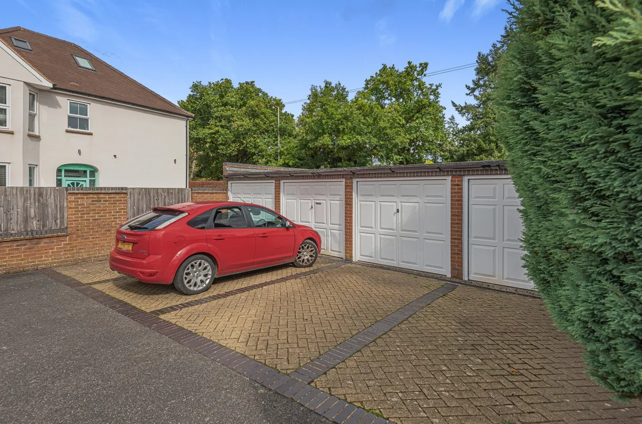 Frensham Road, Farnham, GU9, photo 12