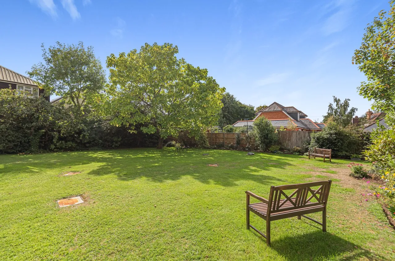 Frensham Road, Farnham, GU9, photo 8