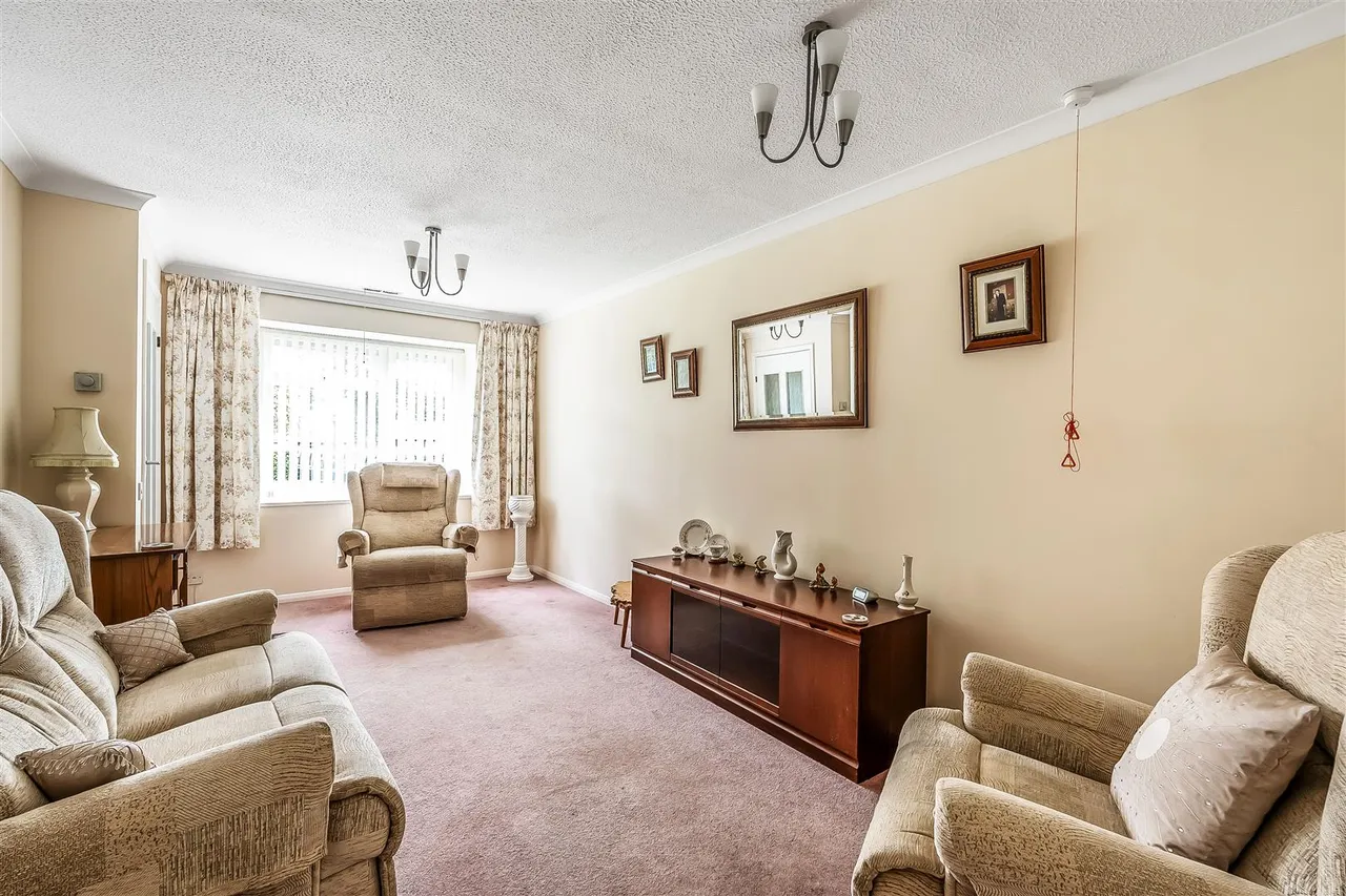Broadmead, Ashtead, KT21, photo 4
