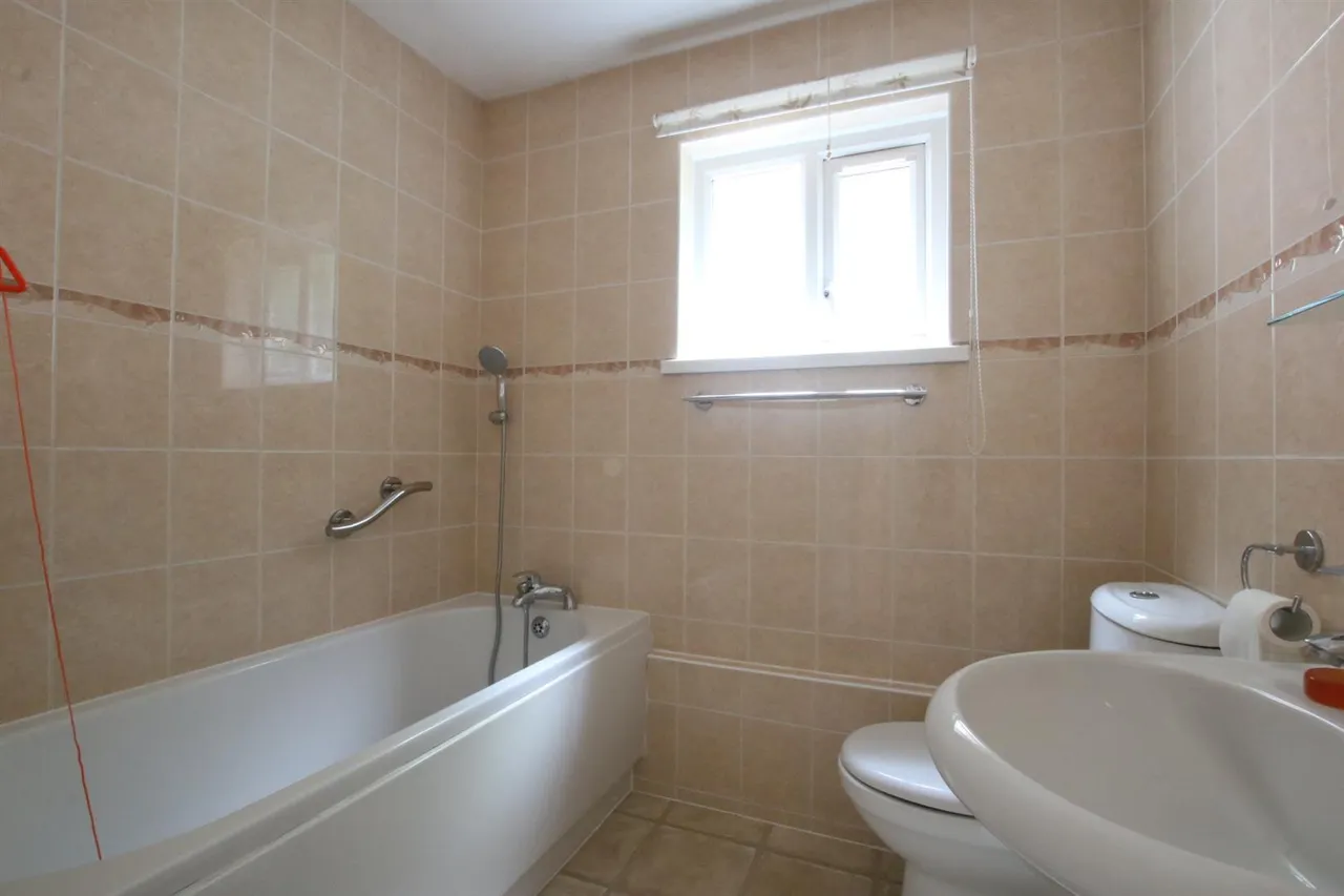 Broadmead, Ashtead, KT21, photo 9