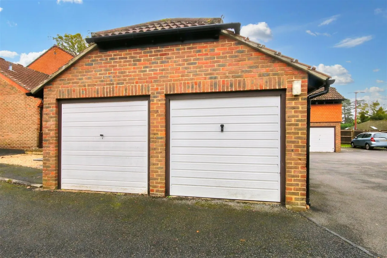 Broadmead, Ashtead, KT21, photo 3