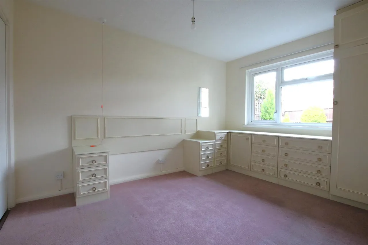 Broadmead, Ashtead, KT21, photo 10