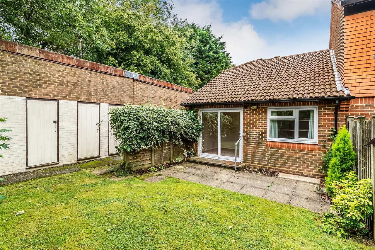 Broadmead, Ashtead, KT21, photo 12
