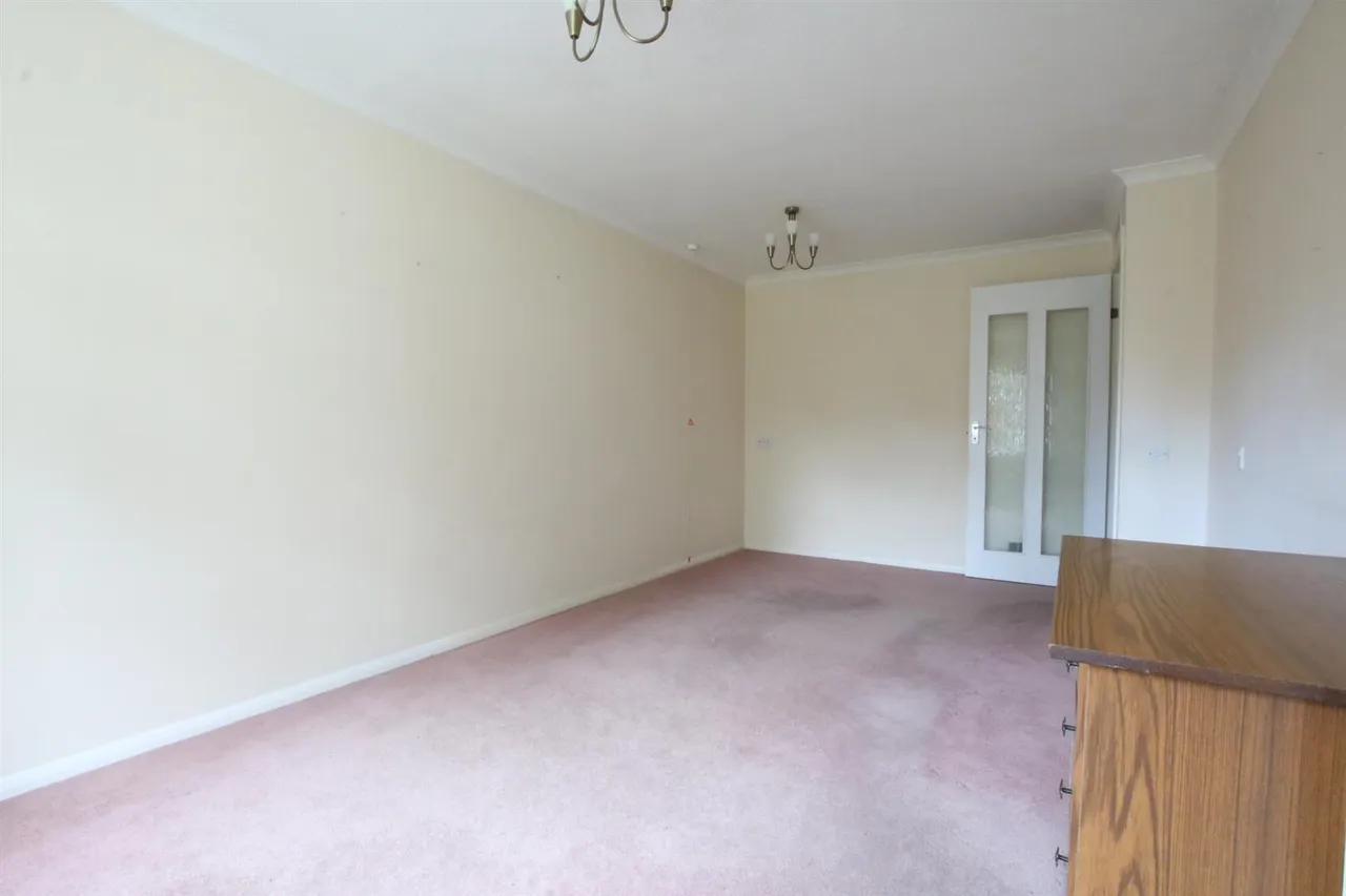 Broadmead, Ashtead, KT21, photo 7