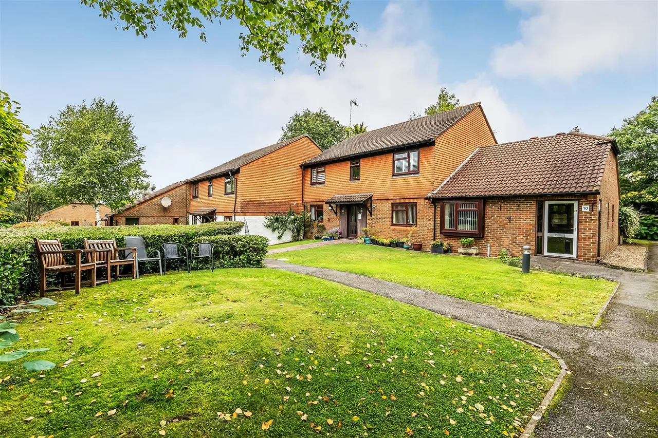 1 bed house for sale, Broadmead, Ashtead, KT21