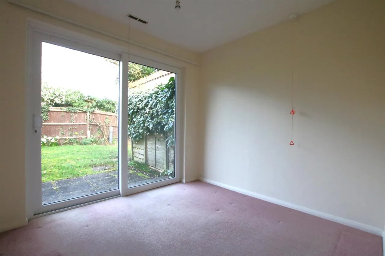 Broadmead, Ashtead, KT21, photo 11