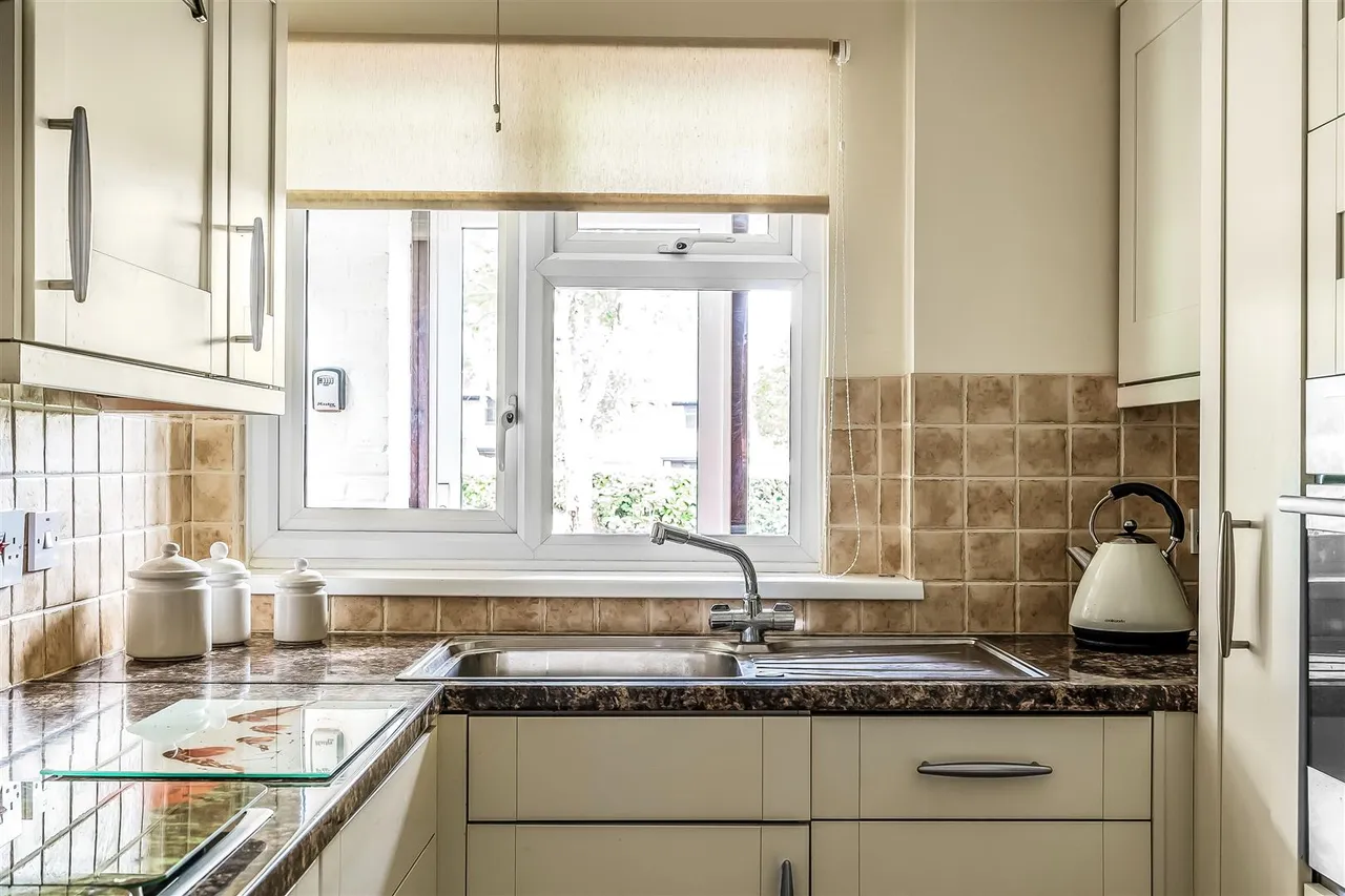 Broadmead, Ashtead, KT21, photo 6
