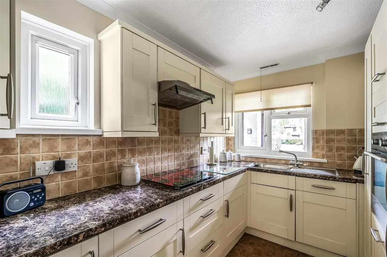 Broadmead, Ashtead, KT21, photo 5
