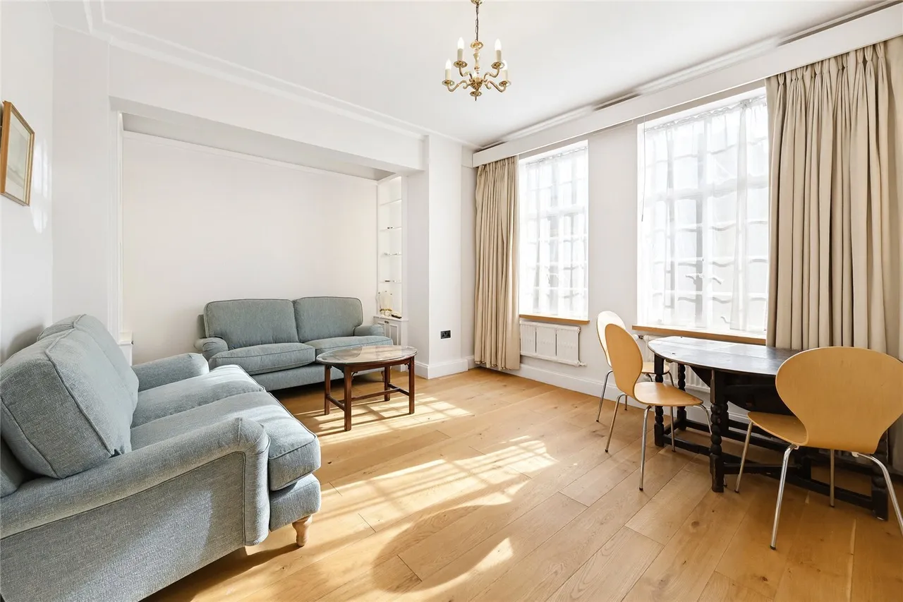2 bed flat to rent, Curzon Street, Mayfair, W1J