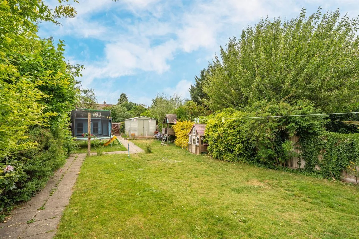 Longford Close, TW12, photo 6