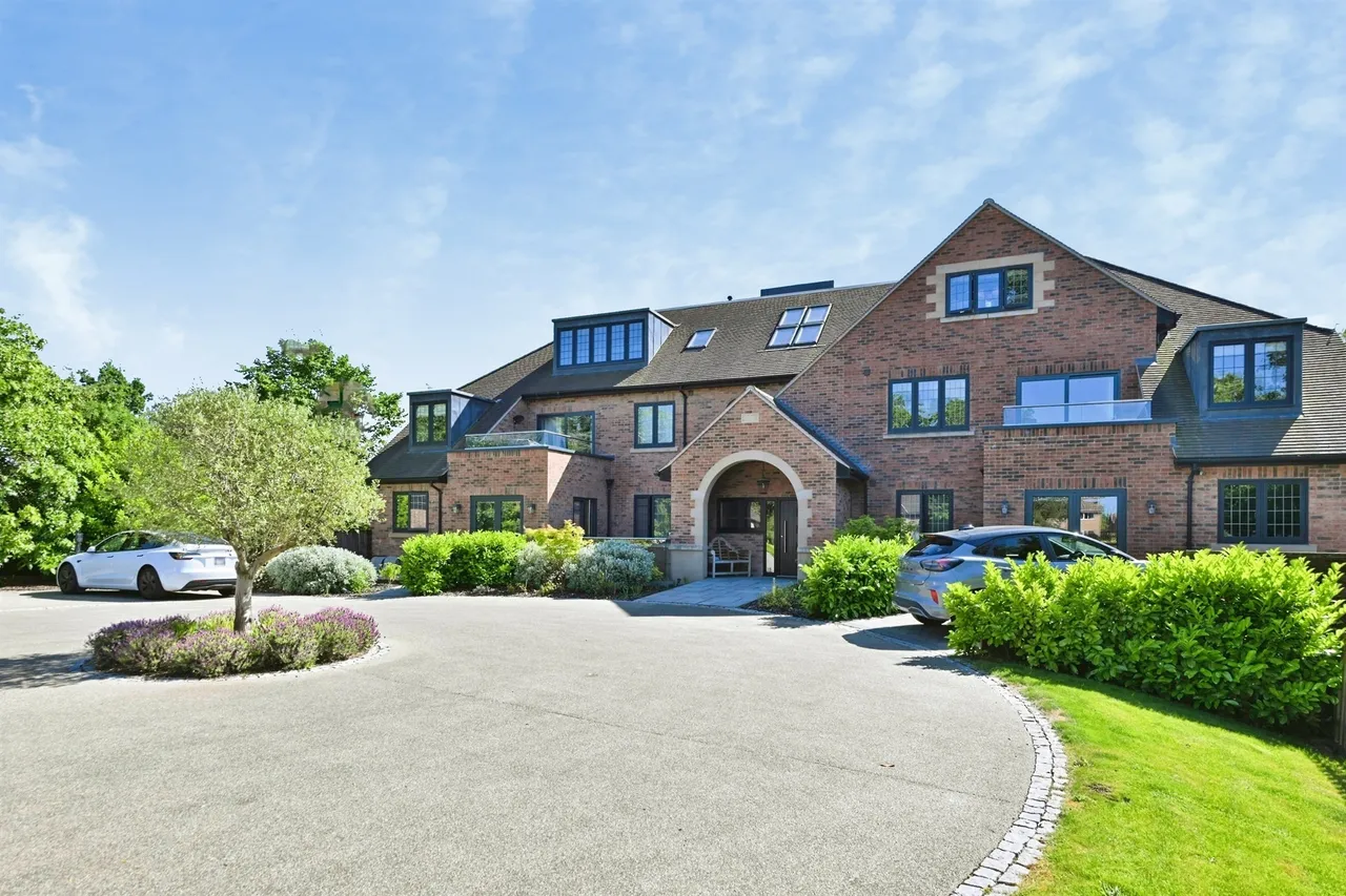 2 bed flat for sale — Nicker Hill, Keyworth, Nottingham
