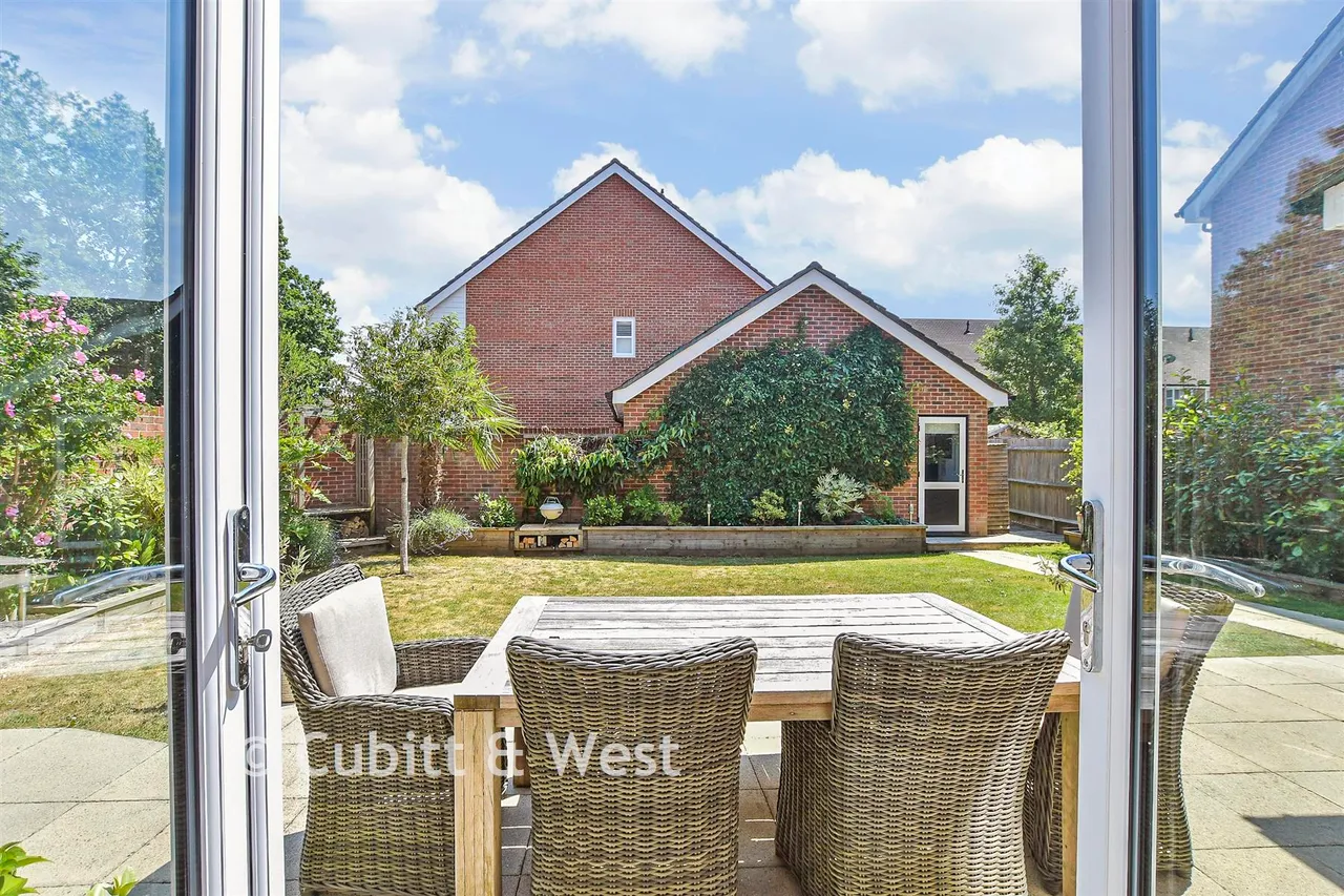 Huntley Mews, Southwater, RH13, photo 6