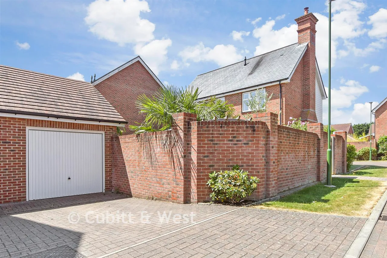 Huntley Mews, Southwater, RH13, photo 16