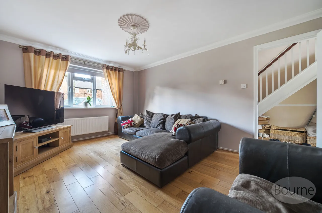 Almond Close, Guildford, GU1, photo 2