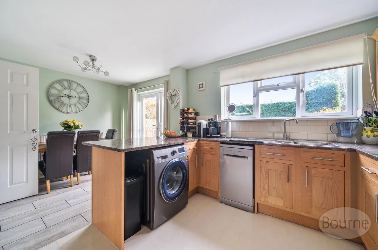 Almond Close, Guildford, GU1, photo 3