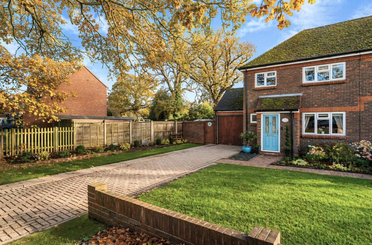 Almond Close, Guildford, GU1, photo 16