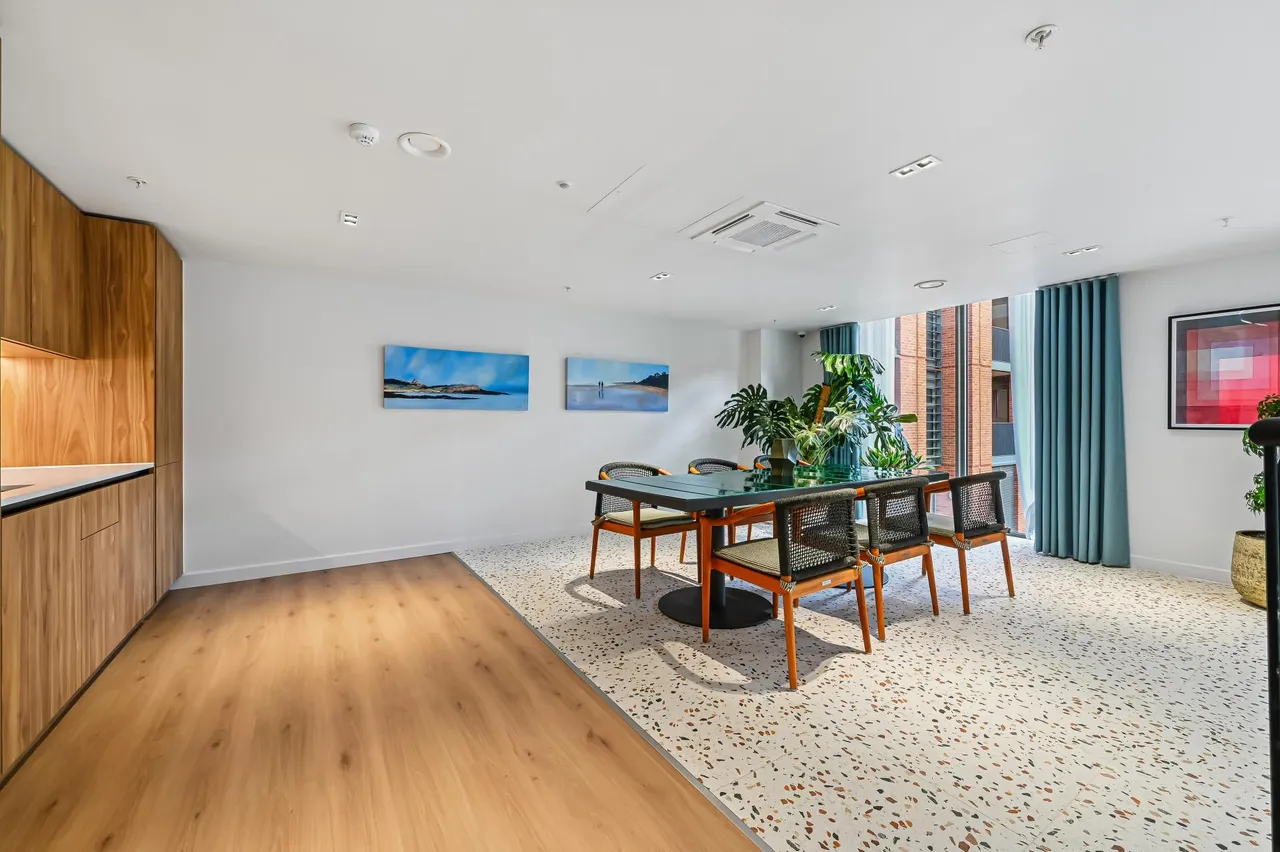 Carnwath Road, London, SW6, photo 18