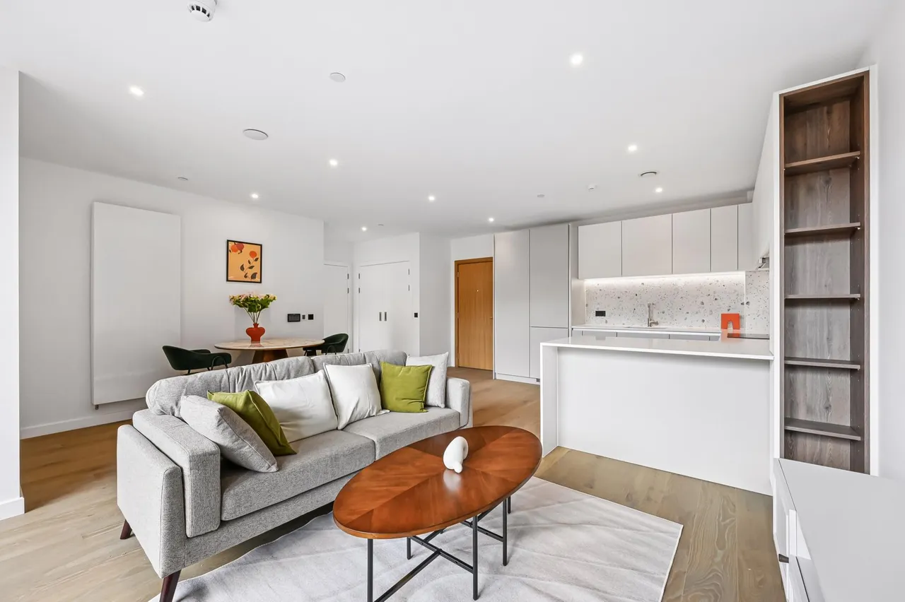 Carnwath Road, London, SW6, photo 2