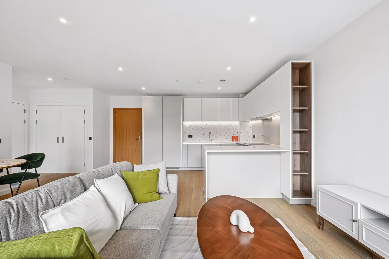 Carnwath Road, London, SW6, photo 3