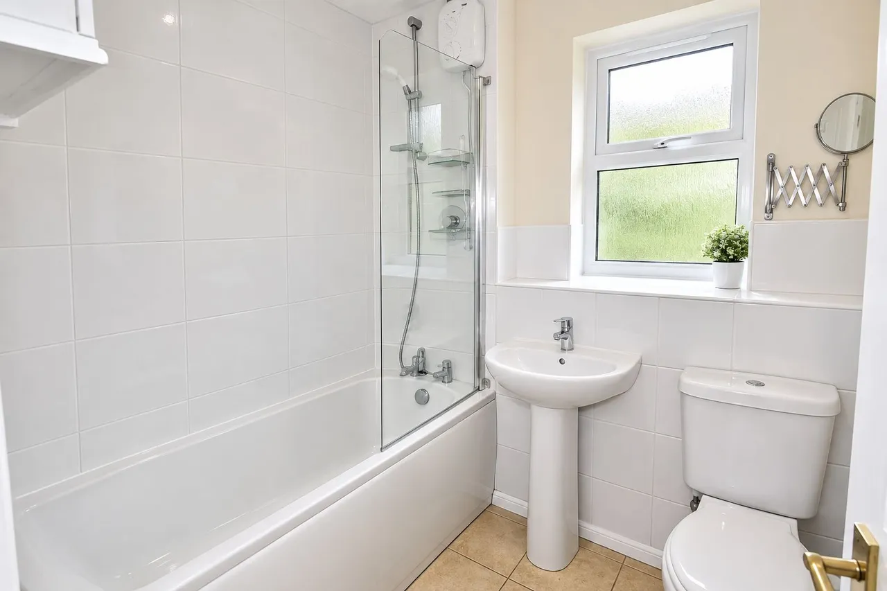 Poynings Crescent, Black Dam, Basingstoke, RG21, photo 9