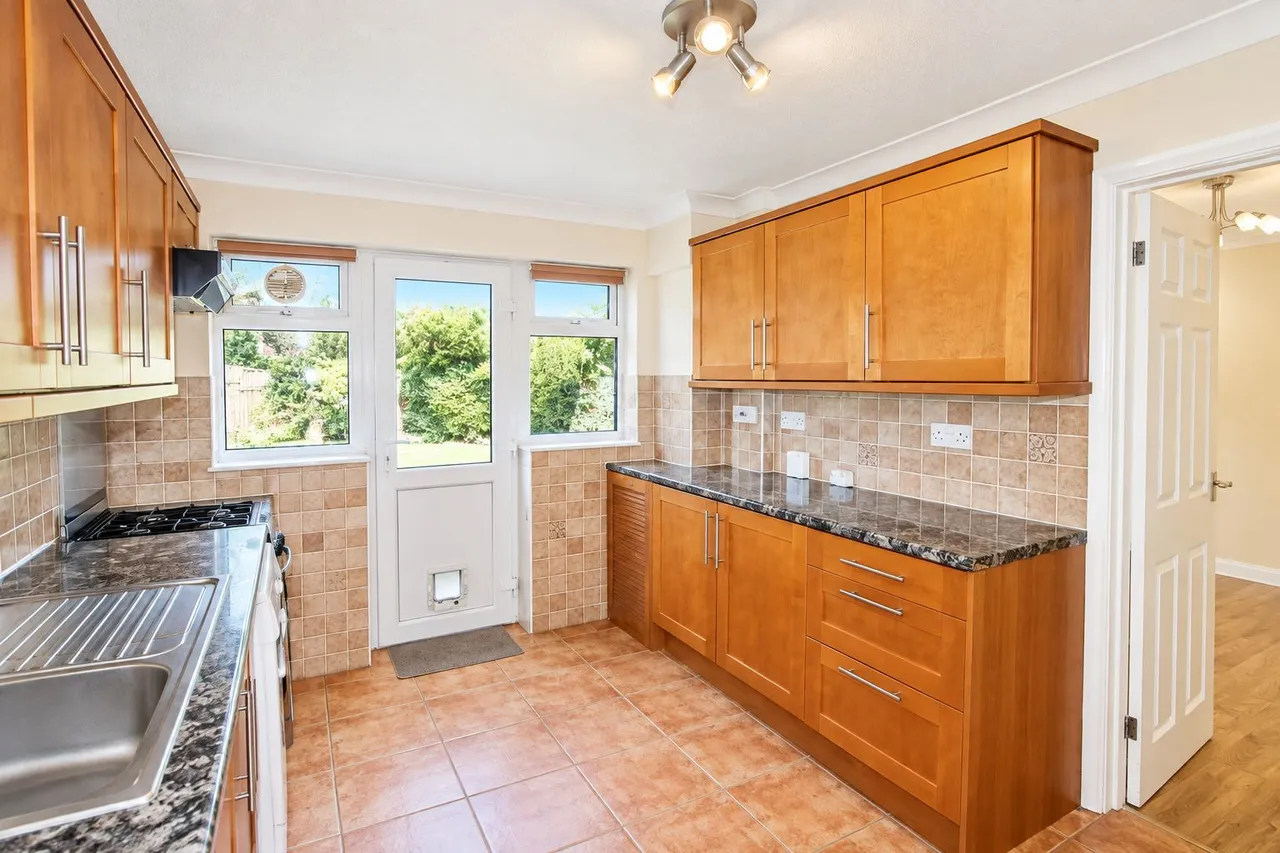 Poynings Crescent, Black Dam, Basingstoke, RG21, photo 4