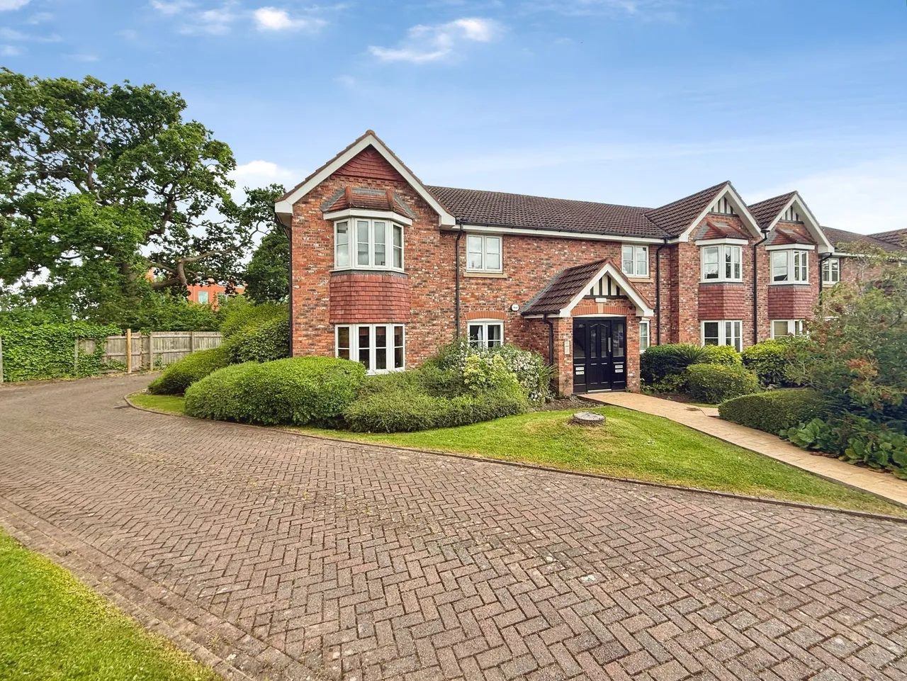2 bed flat for sale, Bloomfield Close, Cheadle