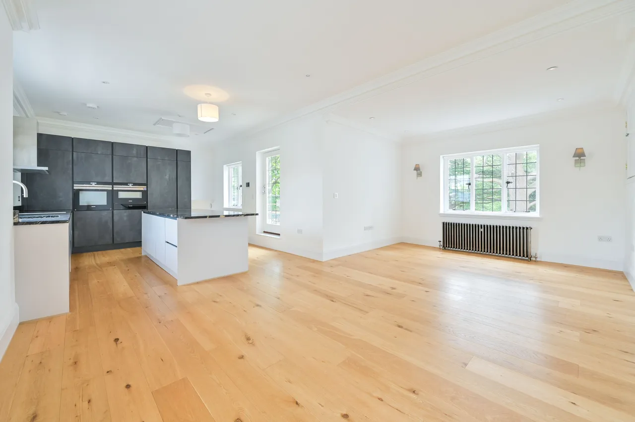 3 bed flat for sale — Apartment 5, Beltwood House, London
