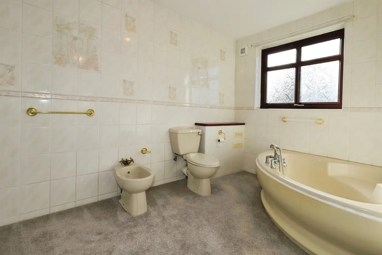 Alverstoke Close, Pendeford, WV9, photo 15