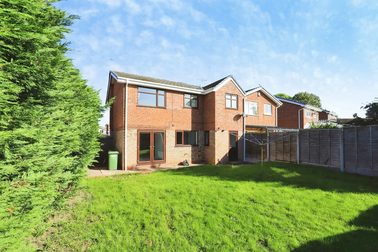 Alverstoke Close, Pendeford, WV9, photo 2