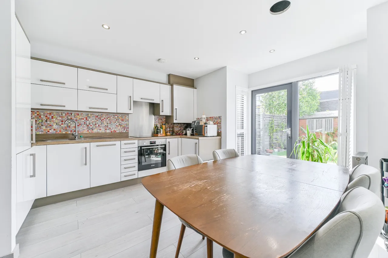 11 Tomblin Mews, London, photo 9