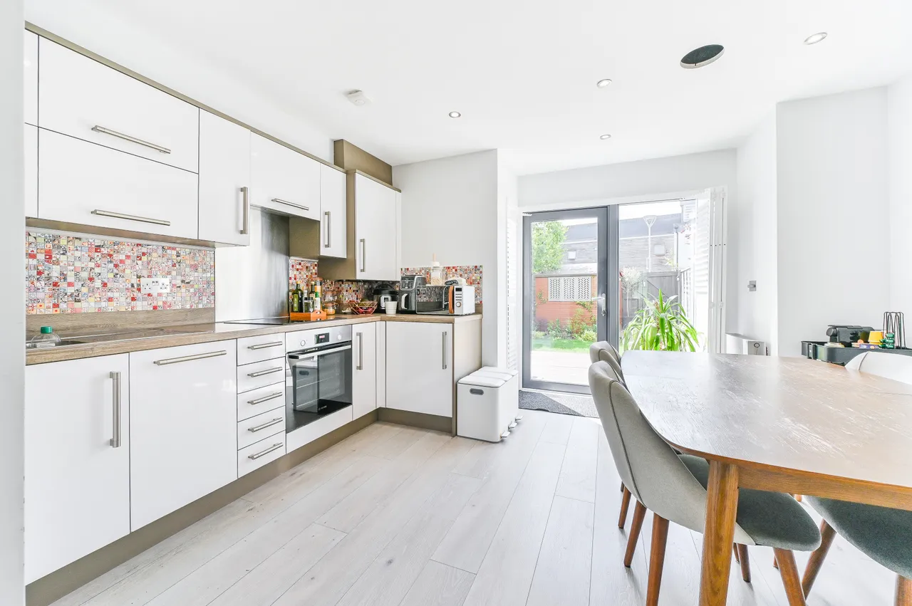 11 Tomblin Mews, London, photo 8